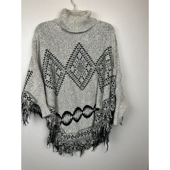 AZ Cape Poncho With Sleeves Grey With Boho Aztec Design - Picture 1 of 11